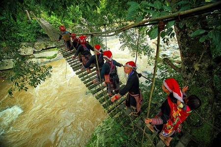 Red dzao women in Giang Ta Chai Village